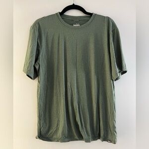 Rei green tee